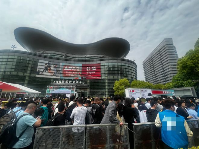 不动3亿男女买爆情趣用品!冰球突破游戏网站安全套卖(图1) 不动3亿男女买爆情趣用品!冰球突破游戏网站安全套卖(图1)